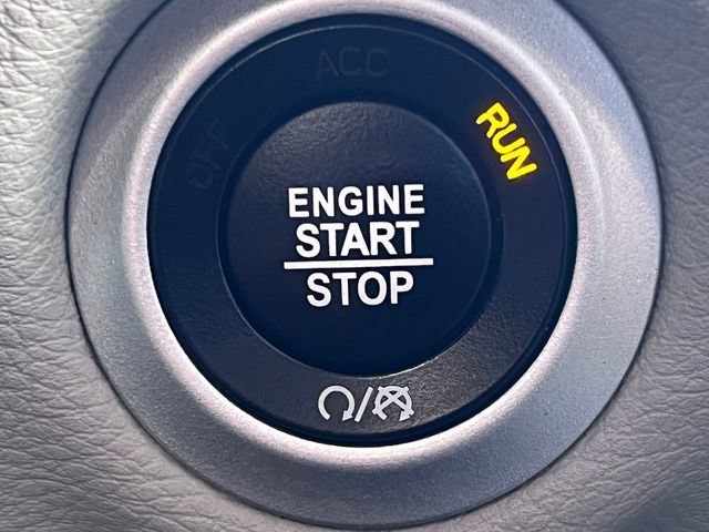 Used 2023 Chrysler Pacifica Limited FWD image 35