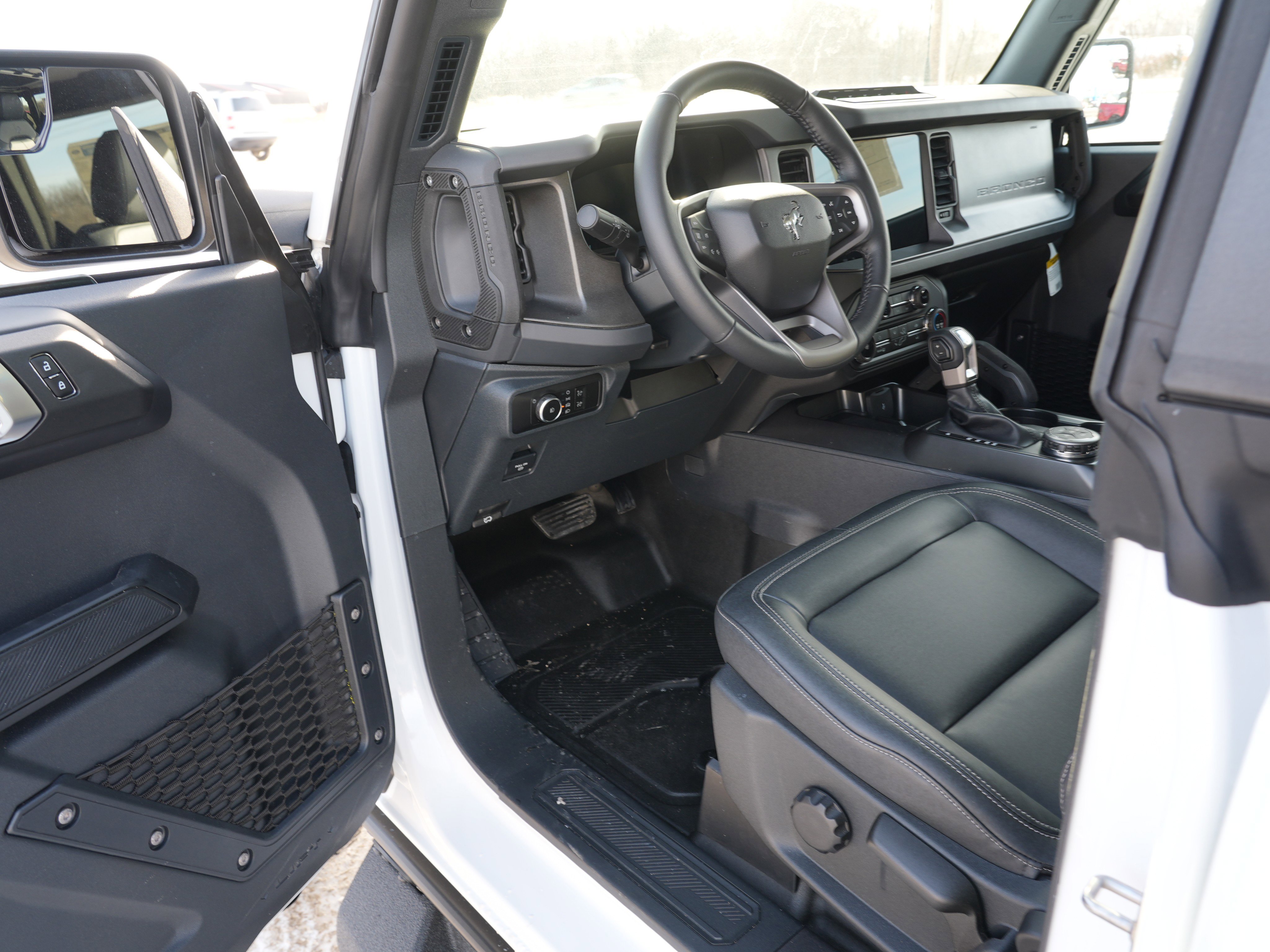 New 2025 Ford Bronco Badlands w/ Sasquatch Package AWD/4WD image 16