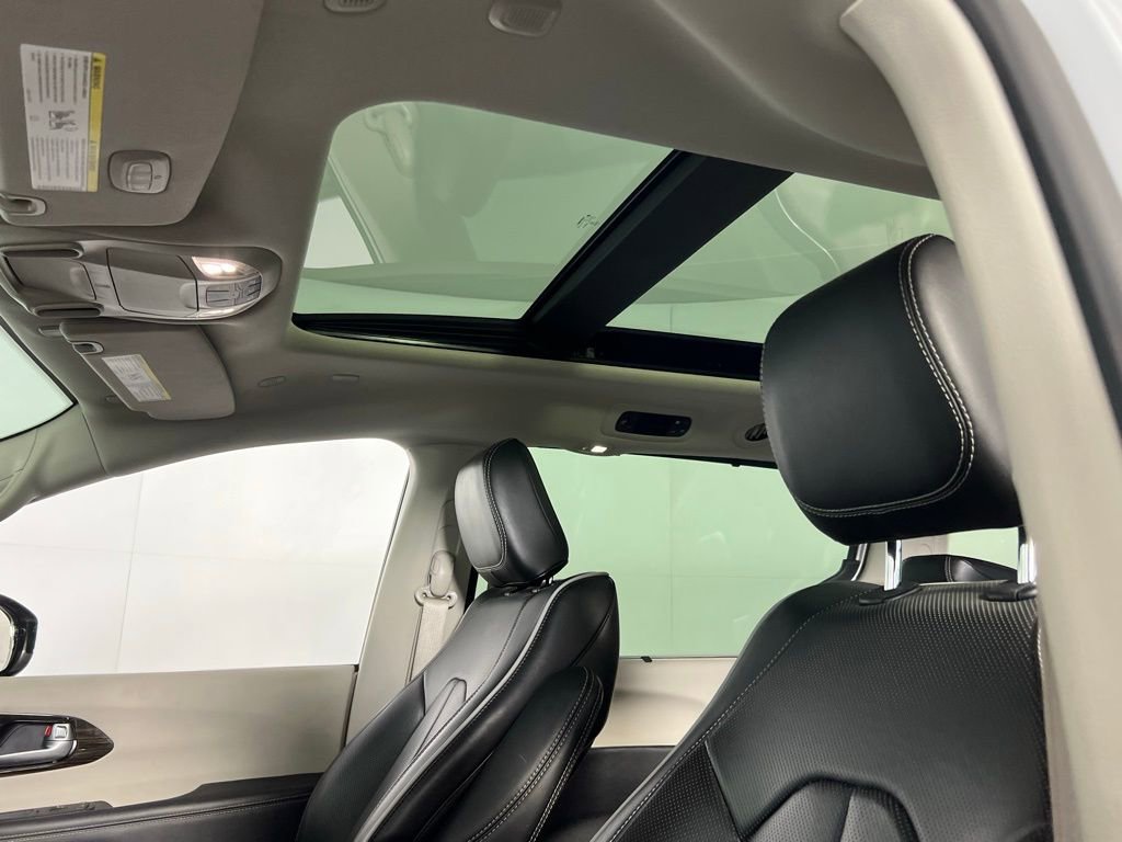 Used 2024 Chrysler Pacifica Limited image 21