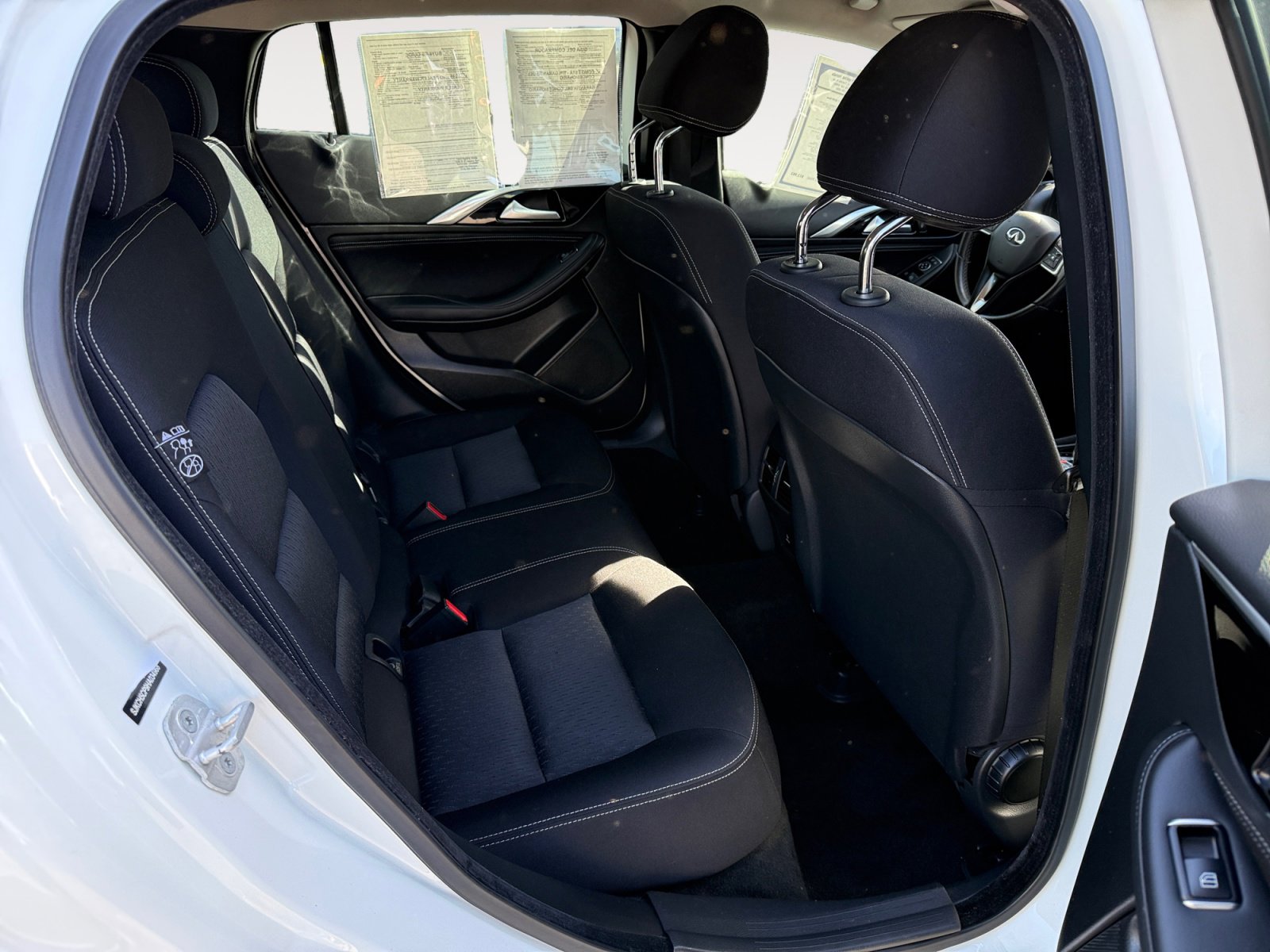 Used 2017 INFINITI QX30 image 18