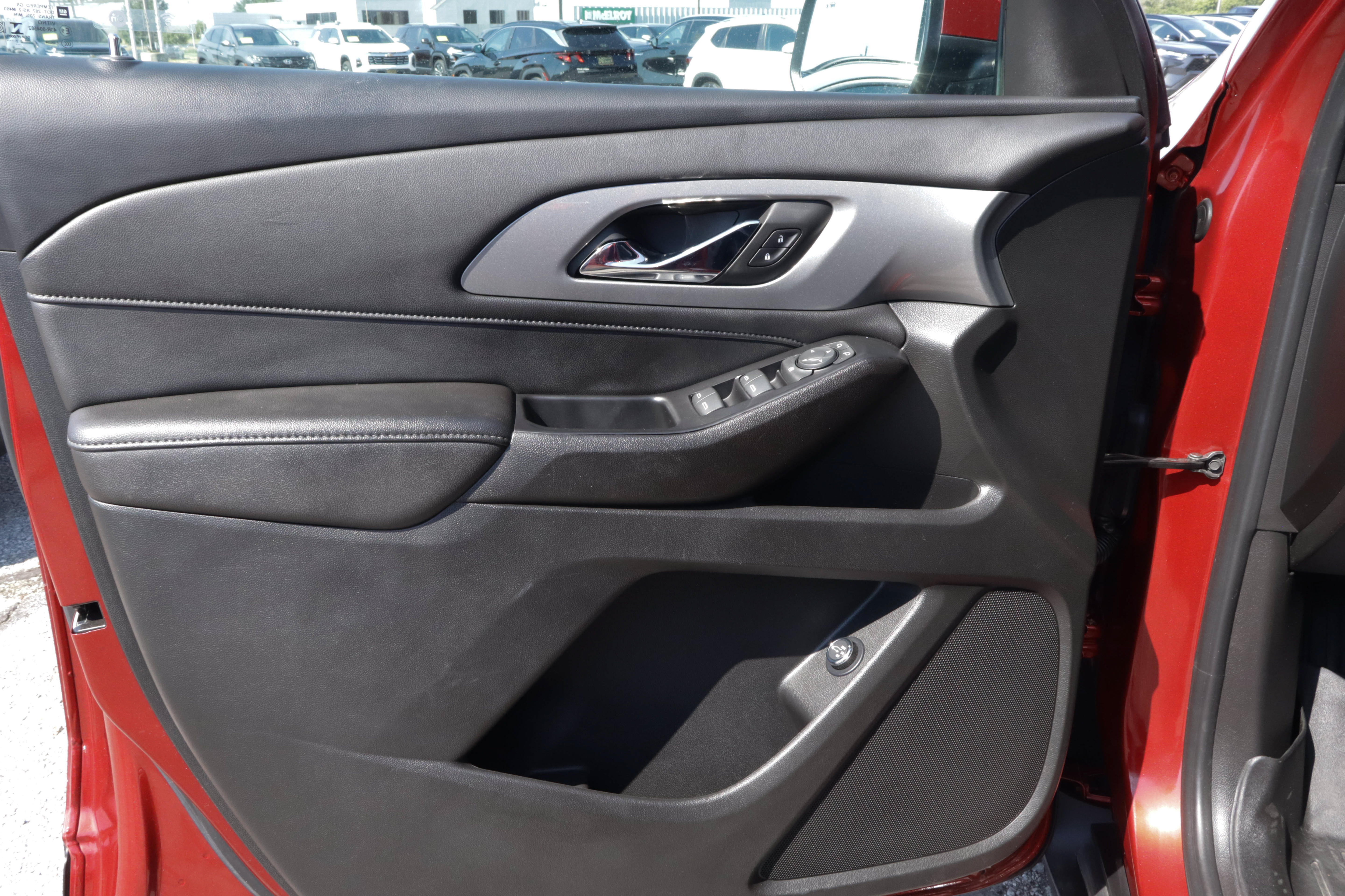 Used 2023 Chevrolet Traverse LT FWD image 13