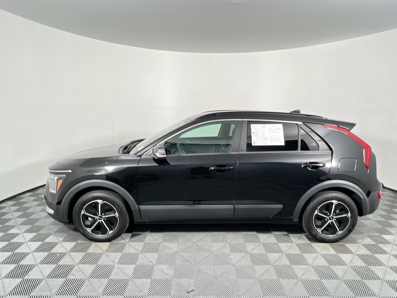 Certified 2023 Kia Niro LX FWD image 6
