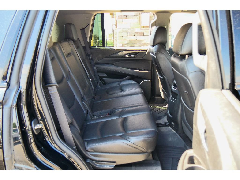 Used 2019 Cadillac Escalade Luxury w/ Escalade Sport Edition AWD/4WD image 19