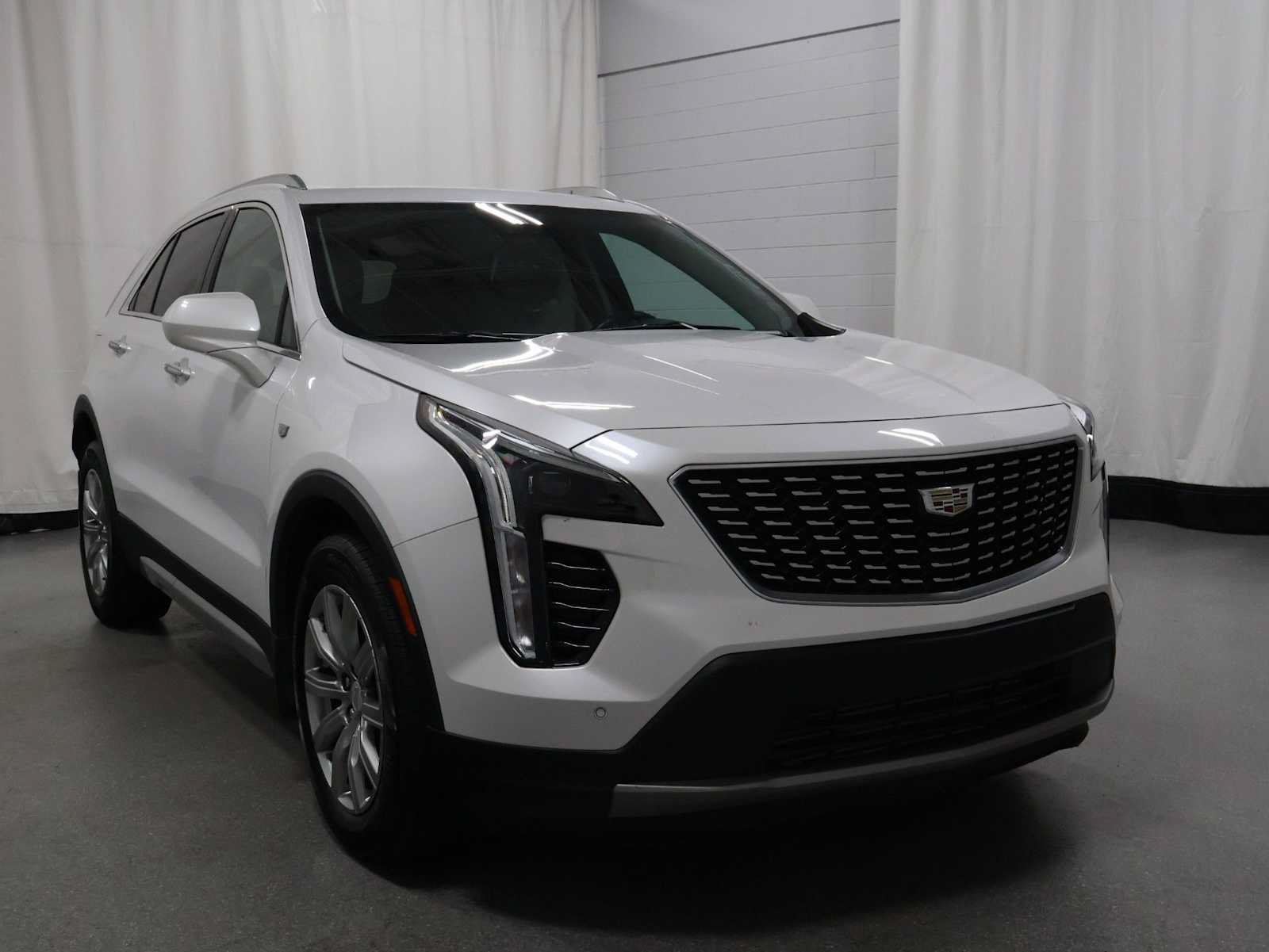 Used 2020 Cadillac XT4 Premium Luxury w/ Cold Weather Package AWD/4WD image 13