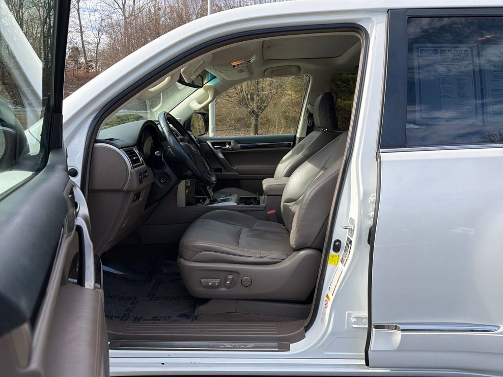 Used 2017 Lexus GX 460 image 12