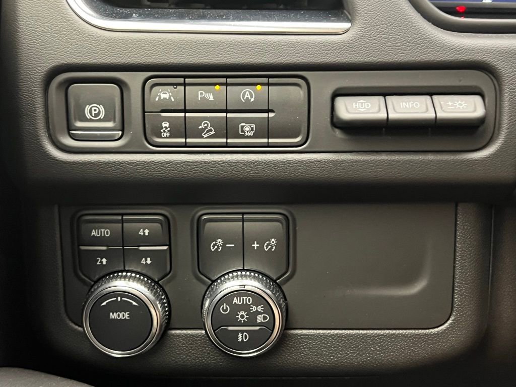 Used 2024 GMC Yukon AT4 w/ Technology Package image 22