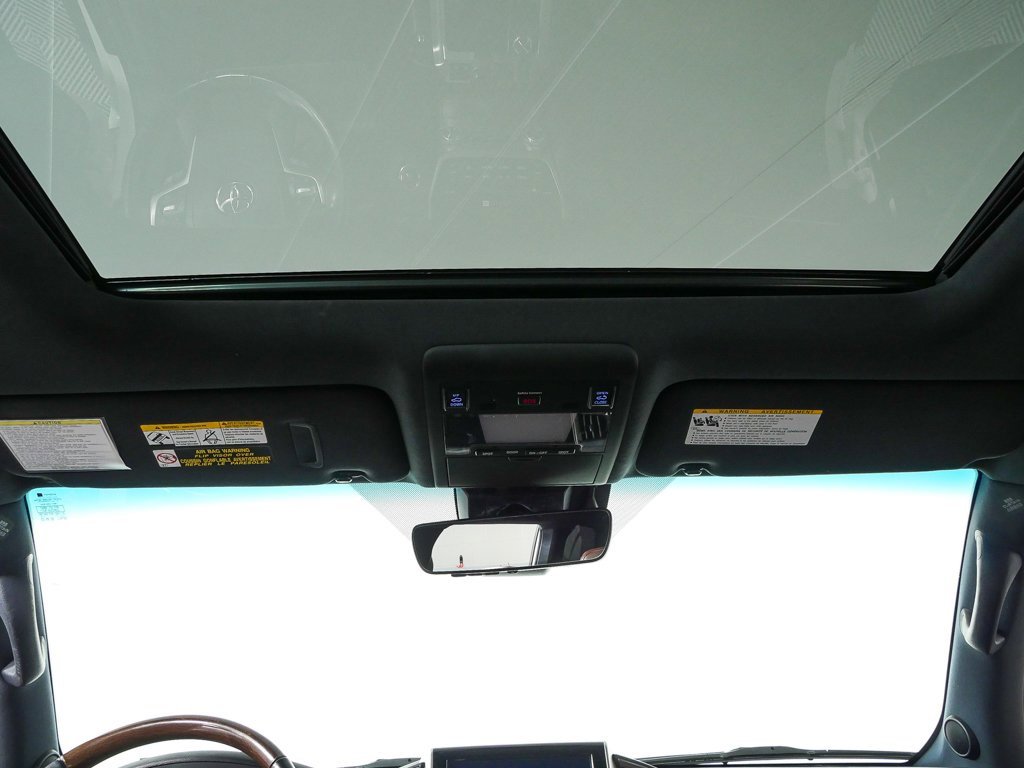 Used 2021 Toyota Land Cruiser image 18