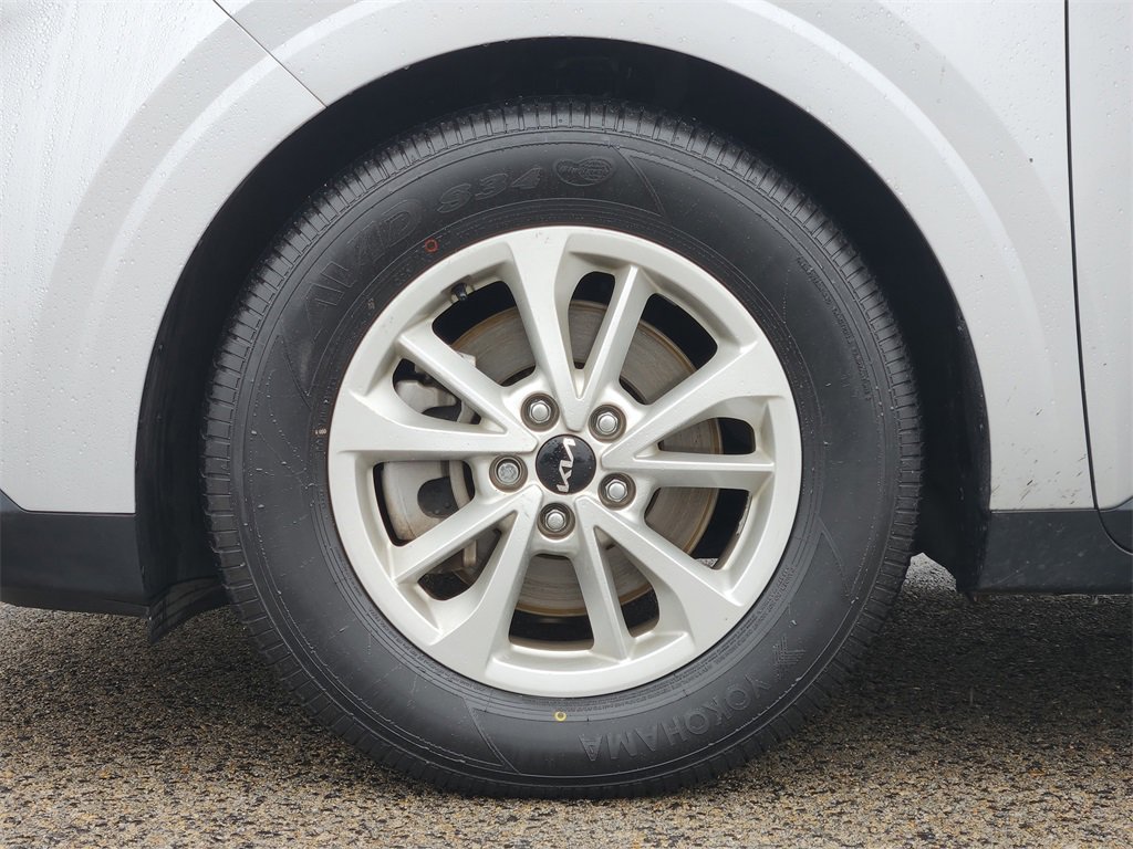 Used 2022 Kia Carnival LX image 7