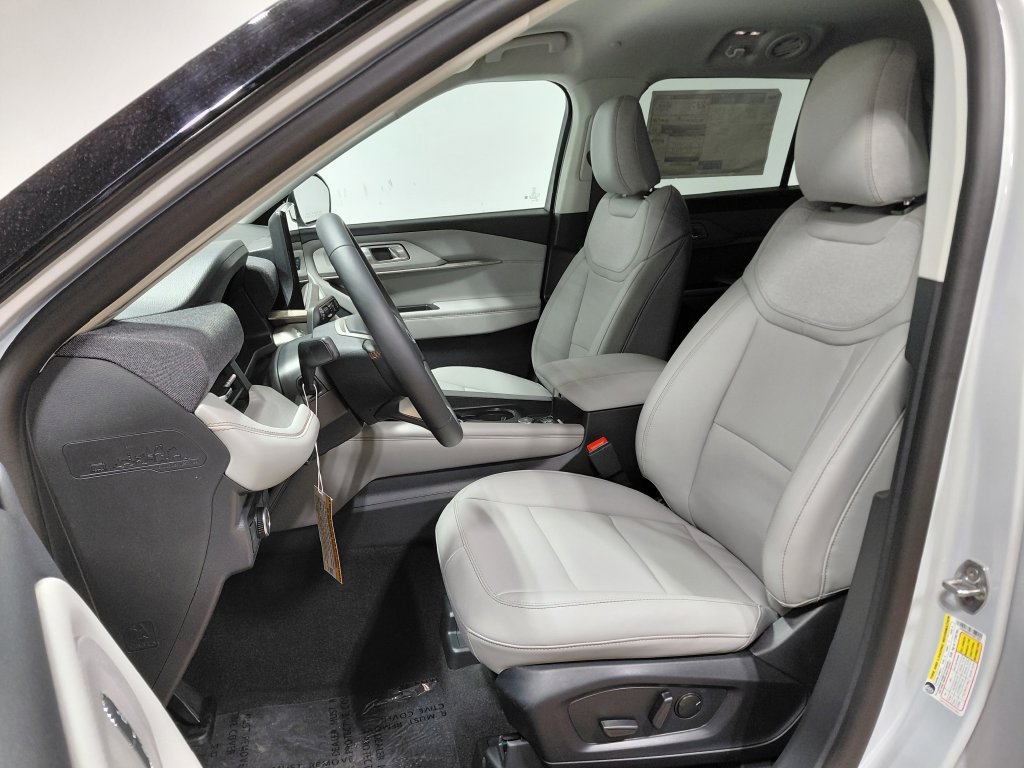 New 2026 Ford Explorer Active w/ Active Comfort Package AWD/4WD image 8