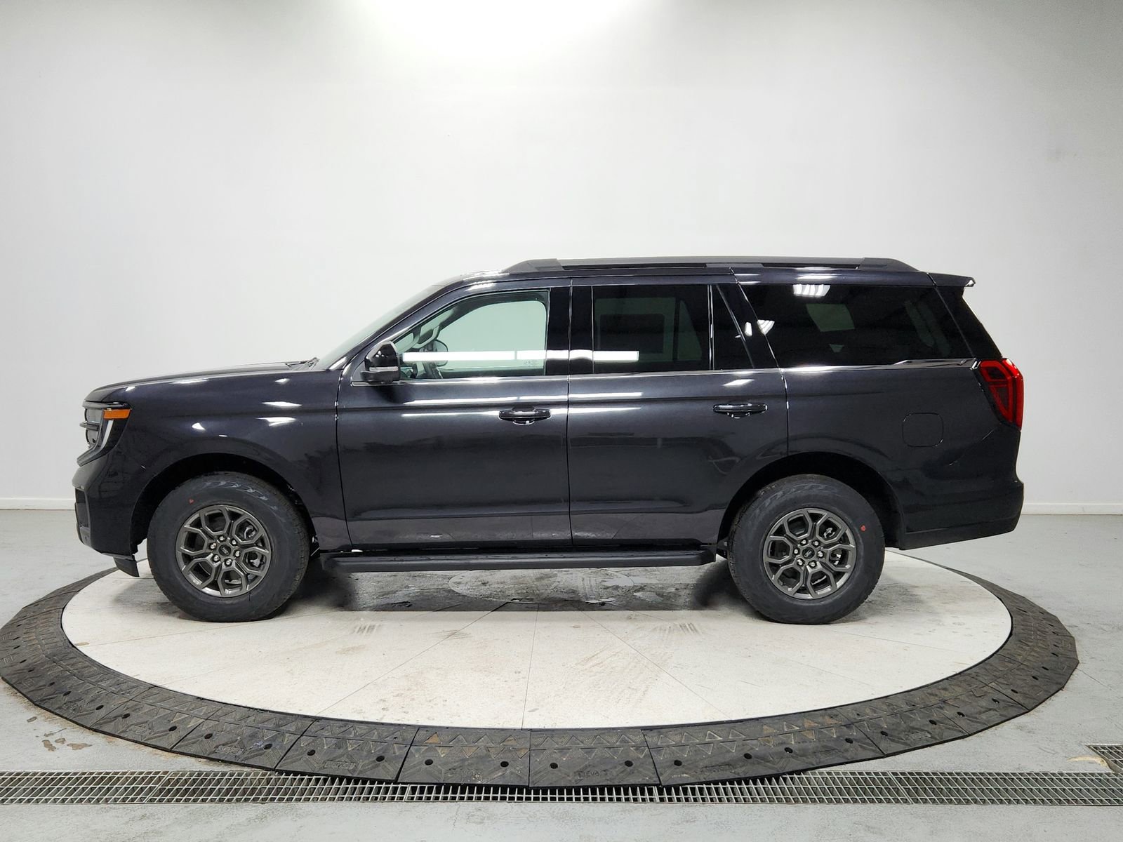 New 2026 Ford Expedition Active image 4