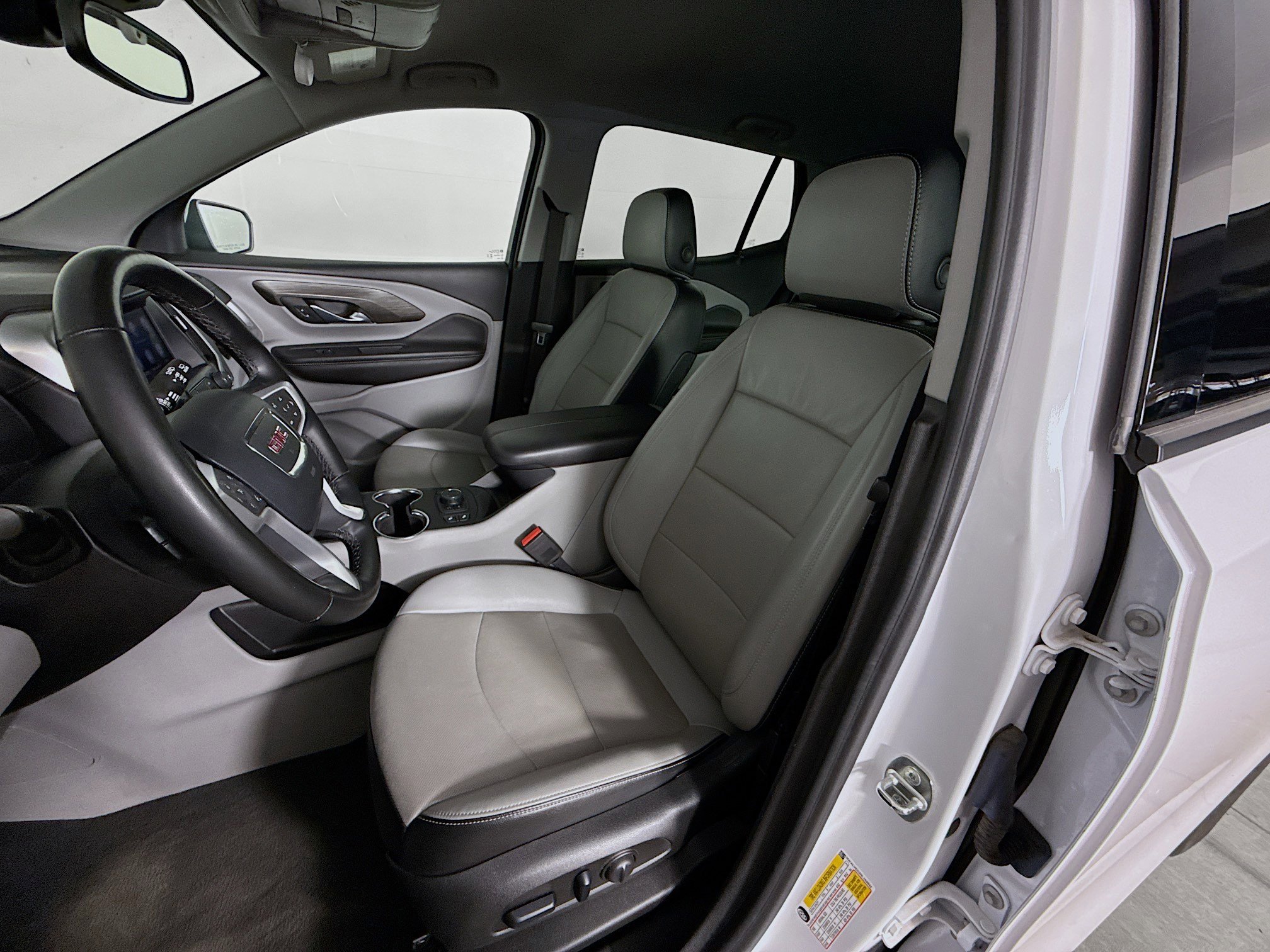 Used 2024 GMC Terrain SLT image 24