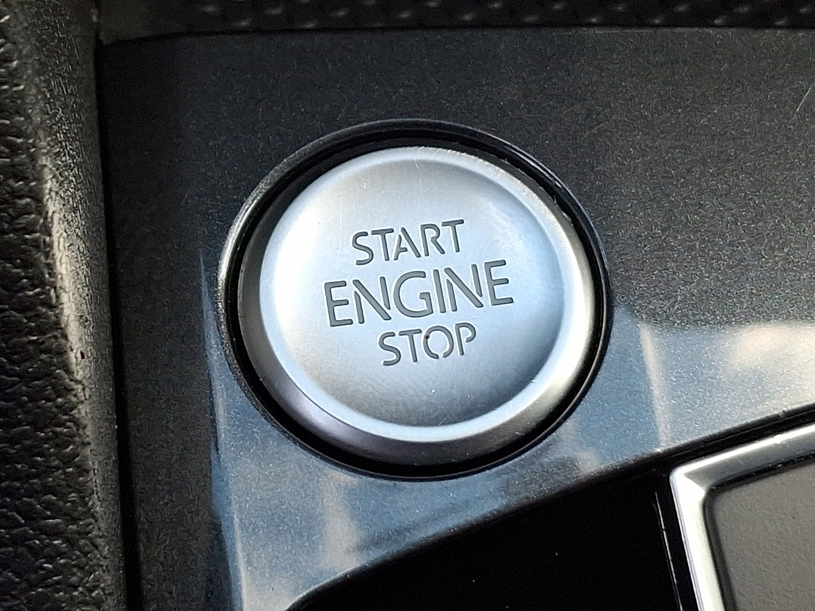 Certified 2021 Volkswagen Tiguan SE w/ Panoramic Sunroof Package image 22