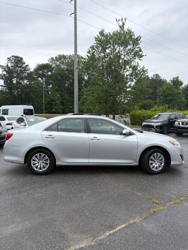 Used 2012 Toyota Camry LE FWD image 3