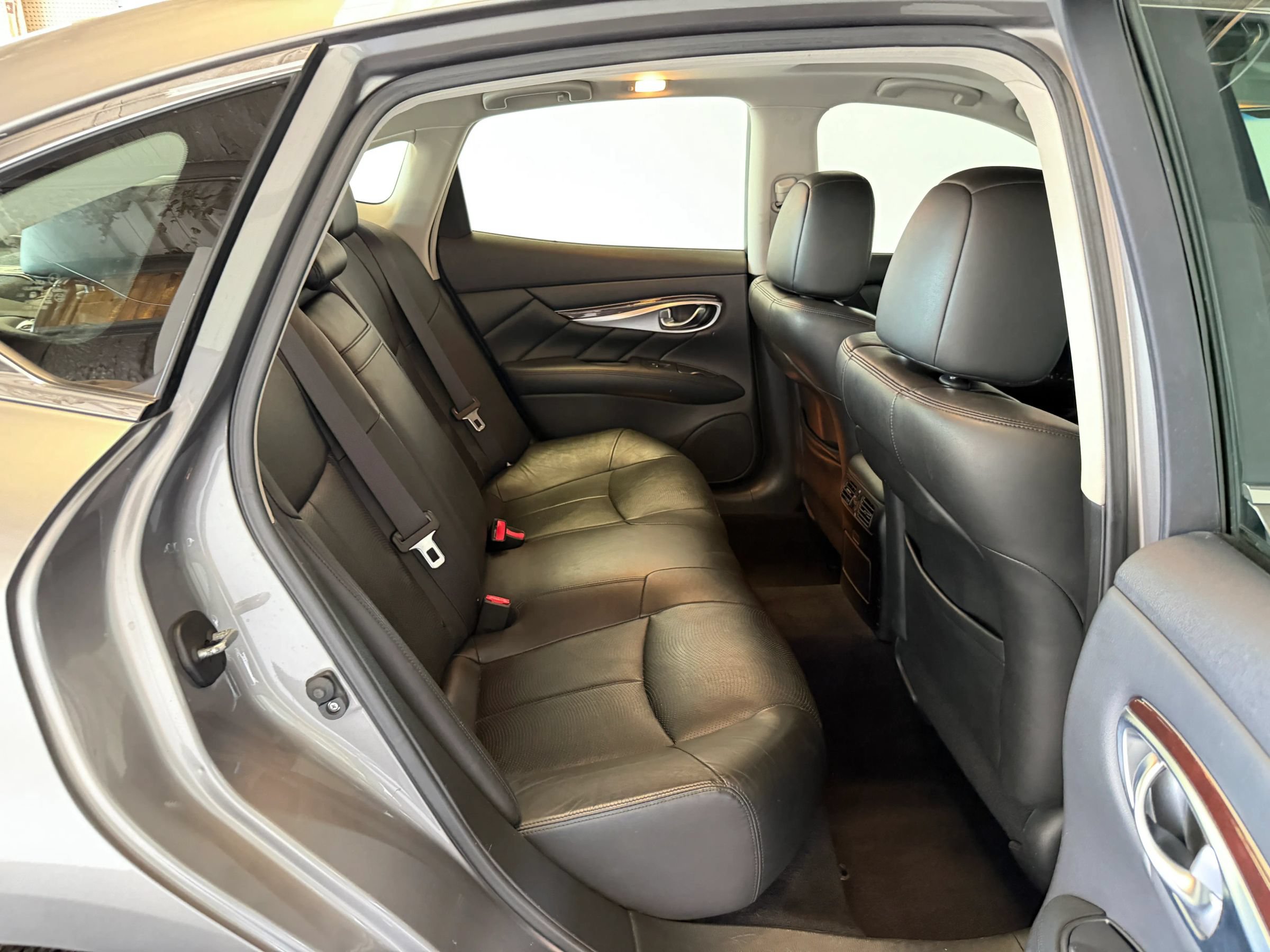 Used 2011 INFINITI M37 x w/ Premium Pkg AWD/4WD image 36