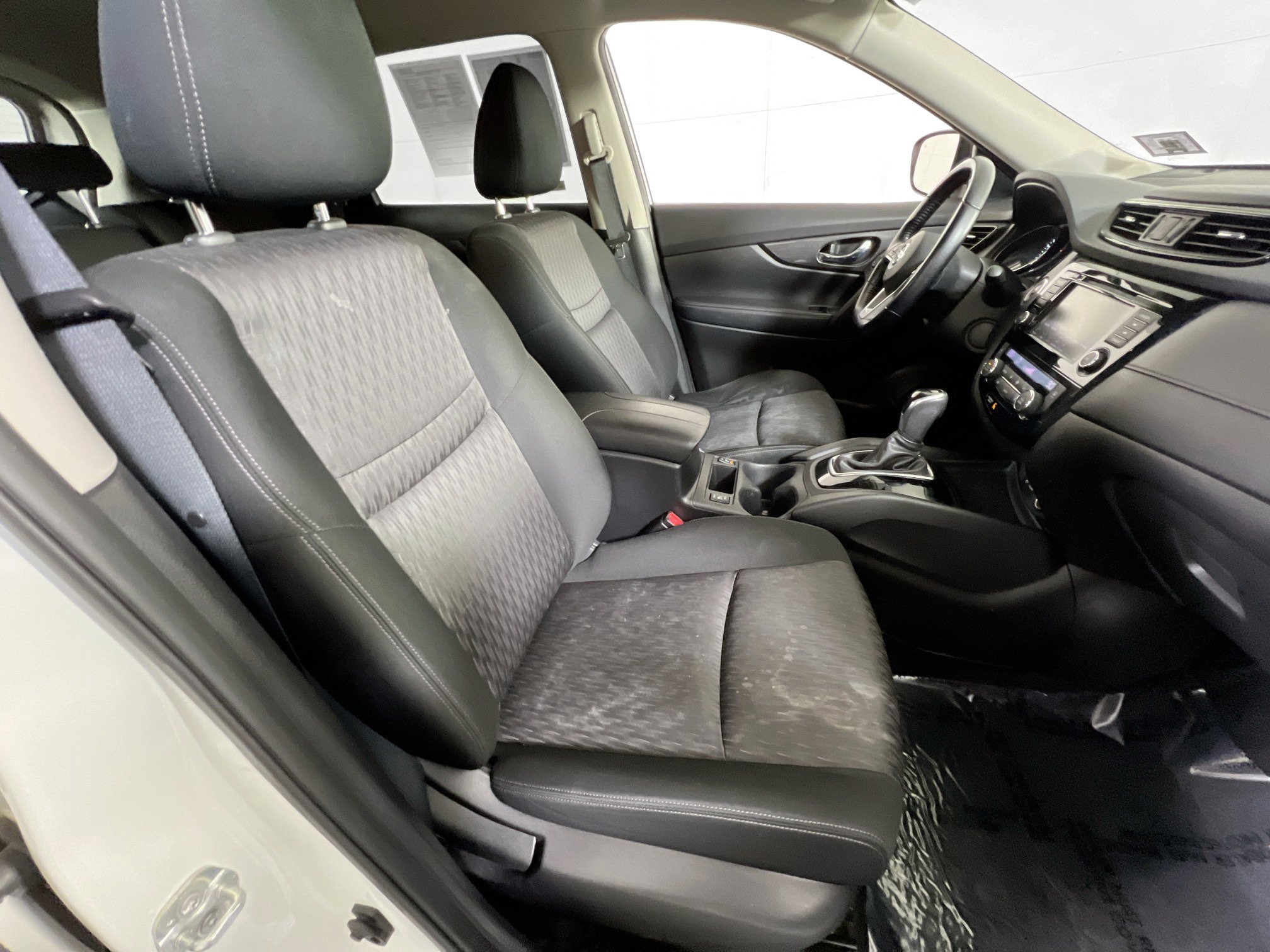 Used 2020 Nissan Rogue SV image 26