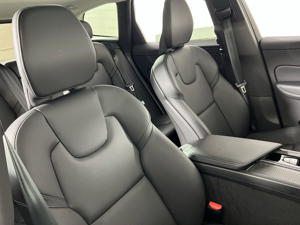 Certified 2025 Volvo XC60 B5 Core w/ Climate Package image 25