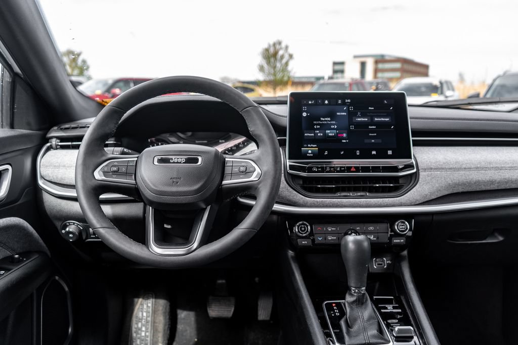 Used 2023 Jeep Compass Latitude AWD/4WD image 15