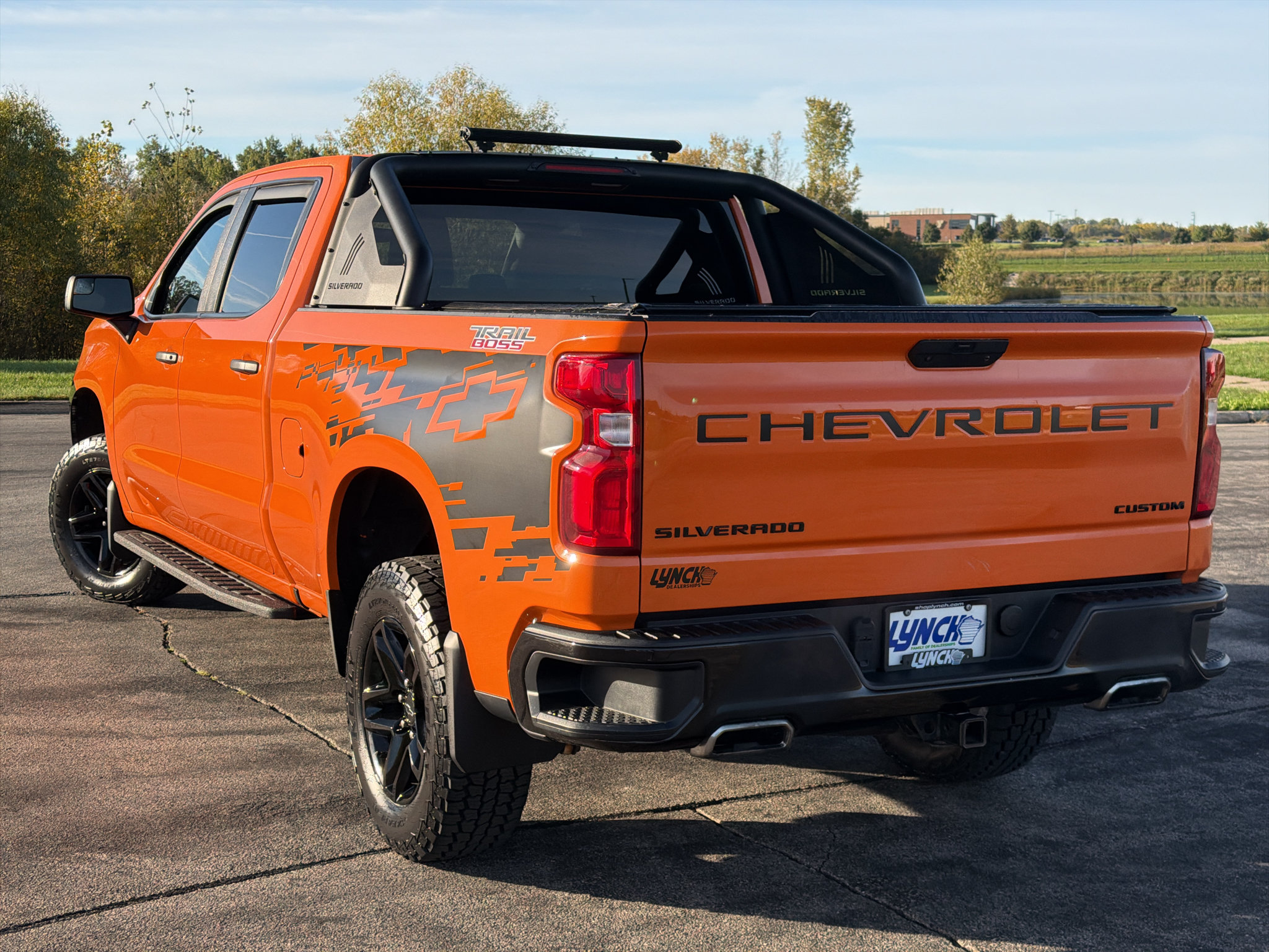 Used 2021 Chevrolet Silverado 1500 Custom Trail Boss w/ LPO, Dark Essentials Package AWD/4WD image 2