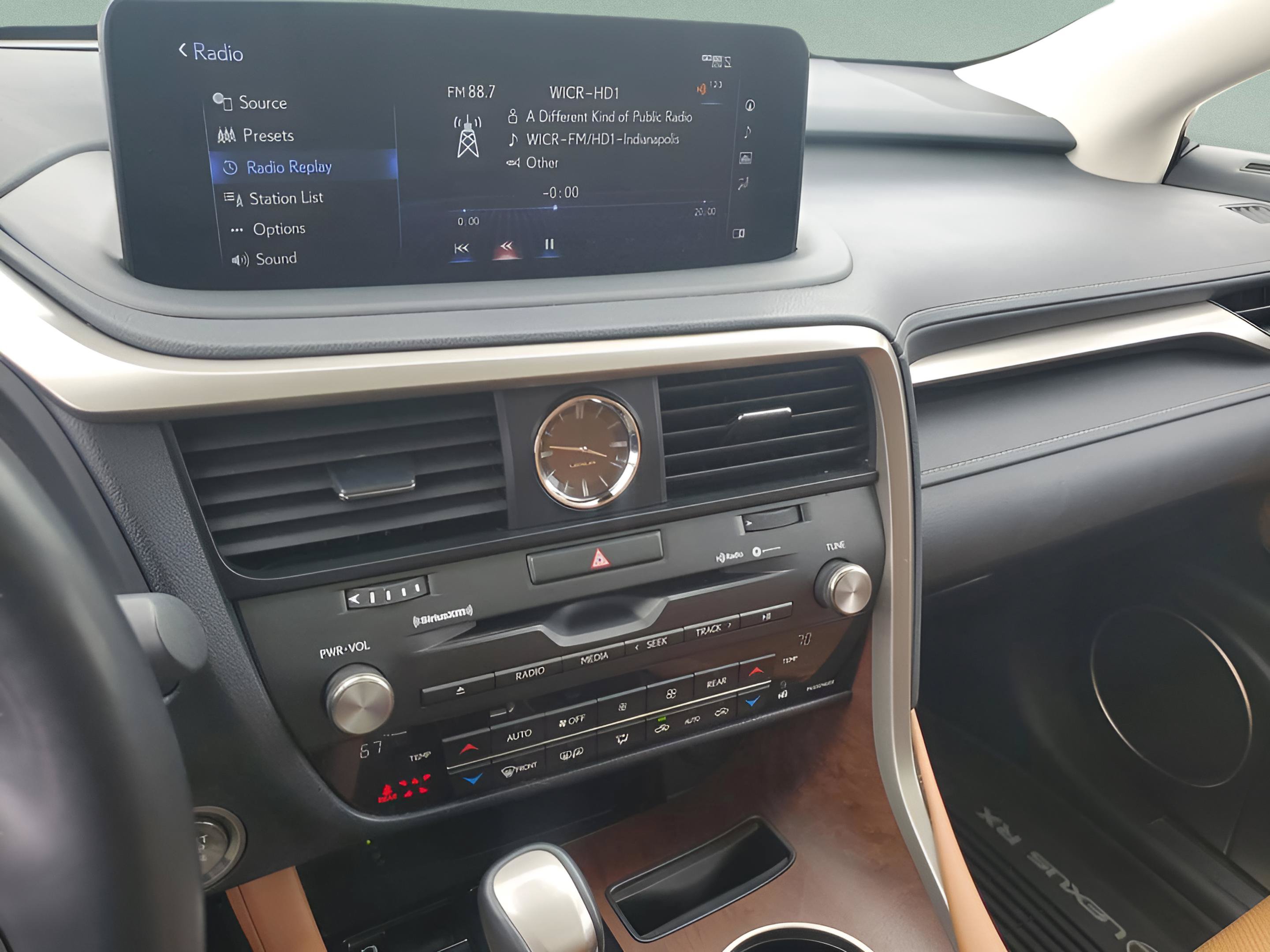 Used 2022 Lexus RX 350L Premium w/ Premium Package AWD/4WD image 25