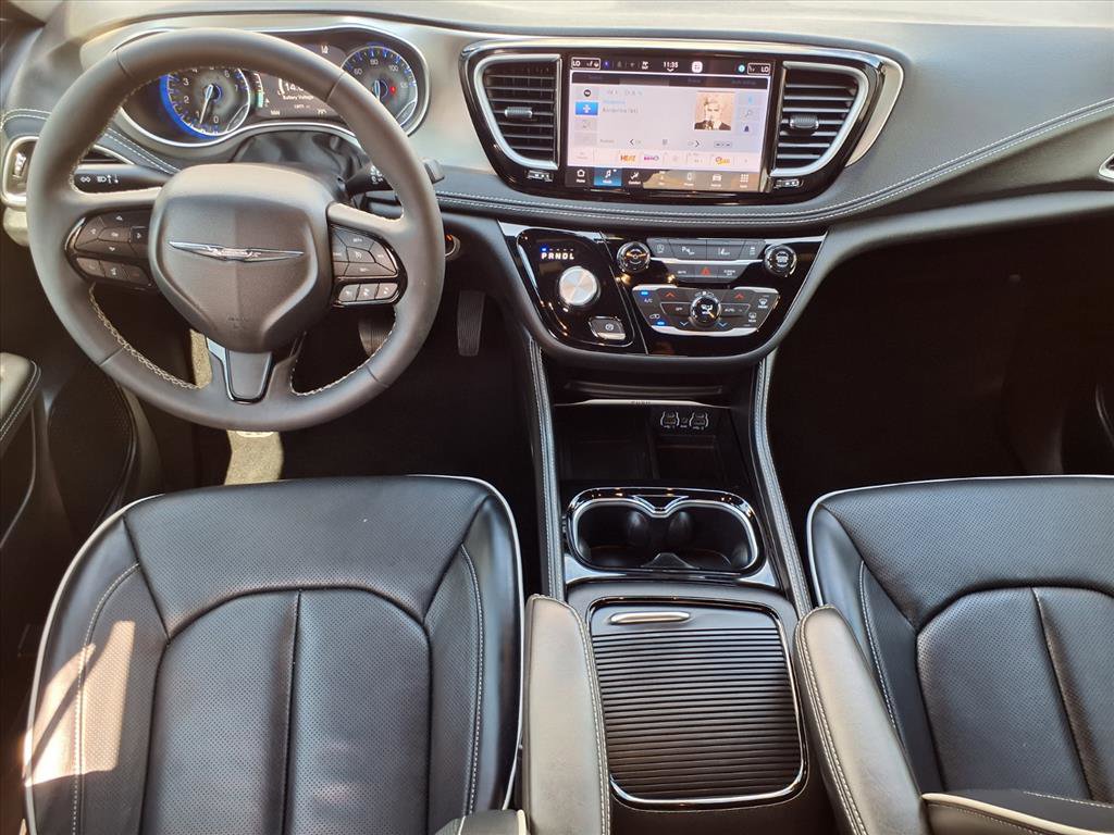 Used 2024 Chrysler Pacifica Limited w/ S Appearance Package image 5