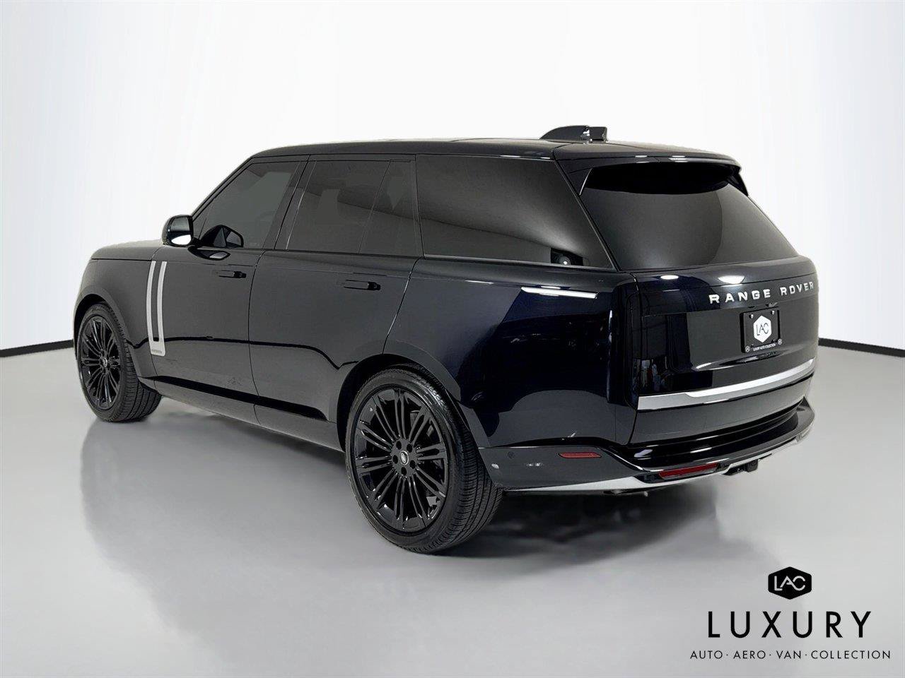 Used 2024 Land Rover Range Rover Autobiography AWD/4WD image 8
