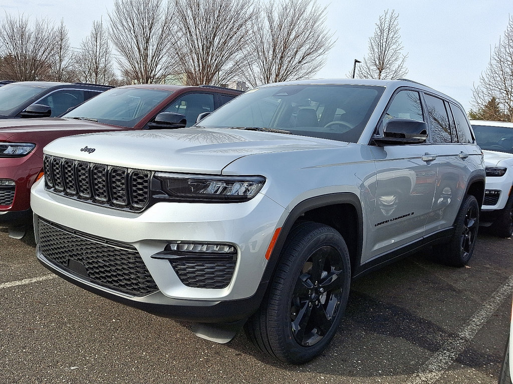 New 2025 Jeep Grand Cherokee Limited w/ Black Appearance Package AWD/4WD image 1