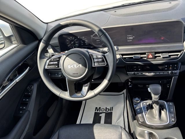 Certified 2025 Kia Seltos EX w/ EX Sunroof Package image 13