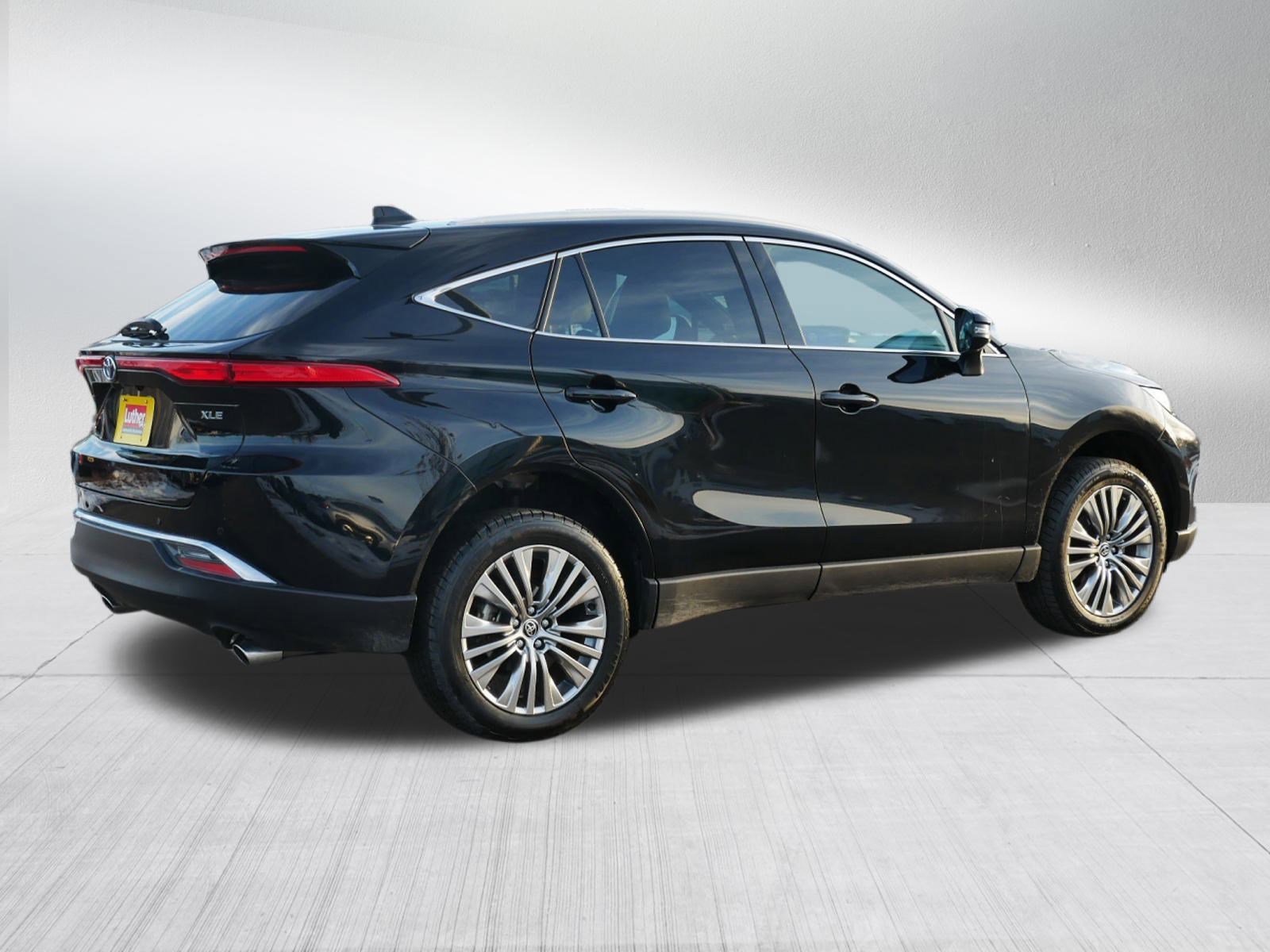 Used 2024 Toyota Venza XLE image 7