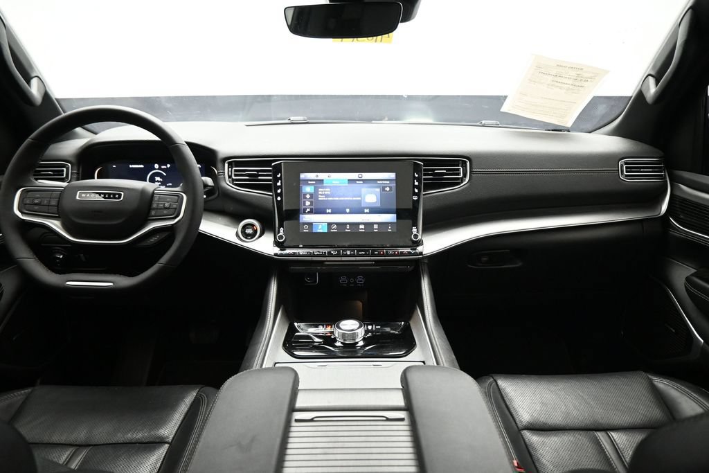 Used 2025 Jeep Wagoneer 4WD image 14