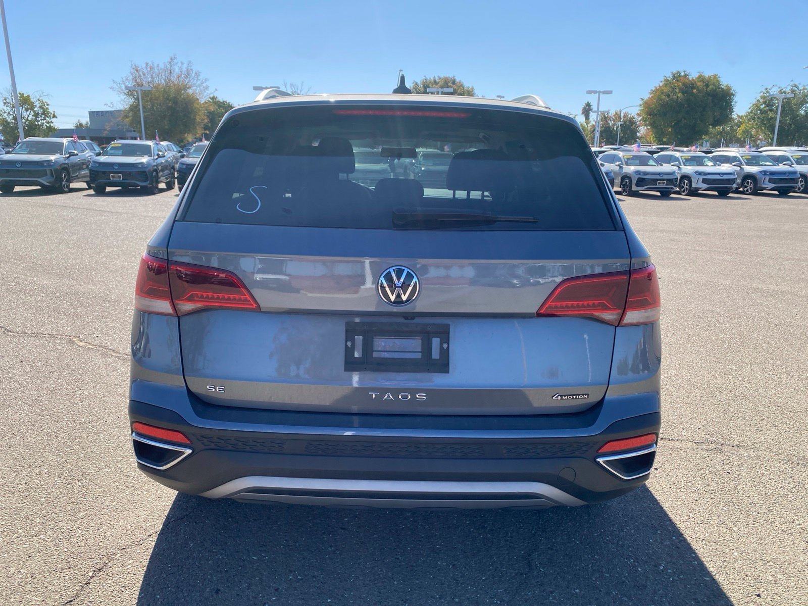 Used 2022 Volkswagen Taos SE FWD image 6