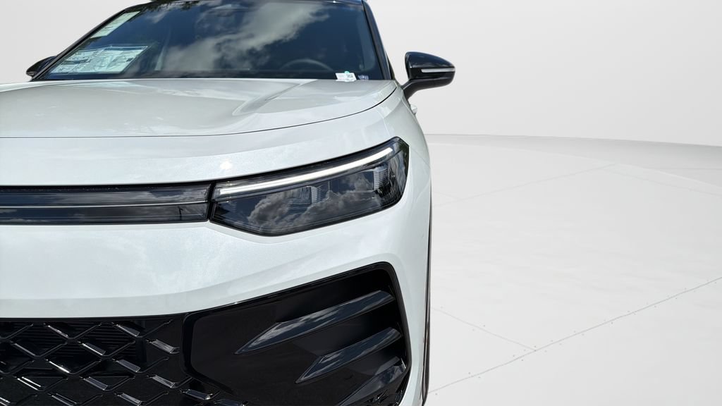 New 2026 Volkswagen Tiguan SE R-Line FWD image 32