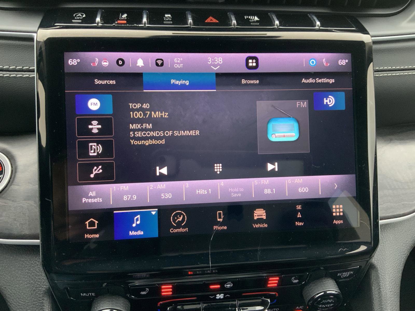 Used 2023 Jeep Grand Cherokee L Limited image 41