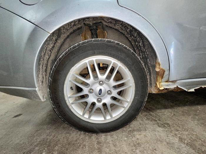 Used 2009 Ford Focus SE FWD image 16