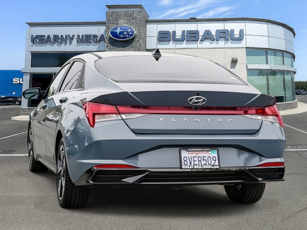 Used 2021 Hyundai Elantra SEL w/ Convenience + Premium Package FWD image 4