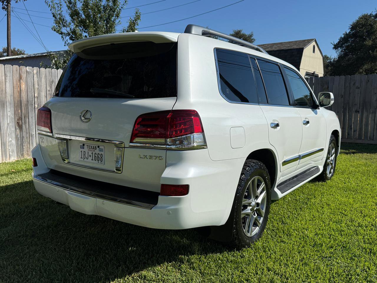 Used 2013 Lexus LX 570 4WD w/ Luxury Pkg image 6