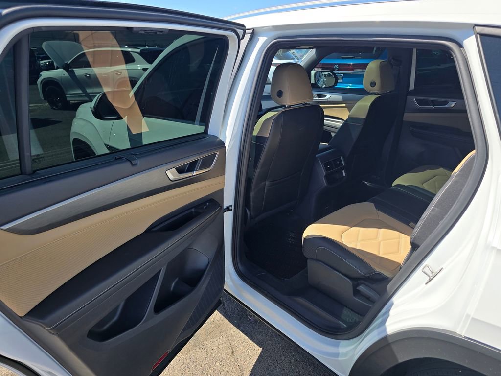 Used 2024 Volkswagen Atlas Cross Sport SE AWD/4WD image 15