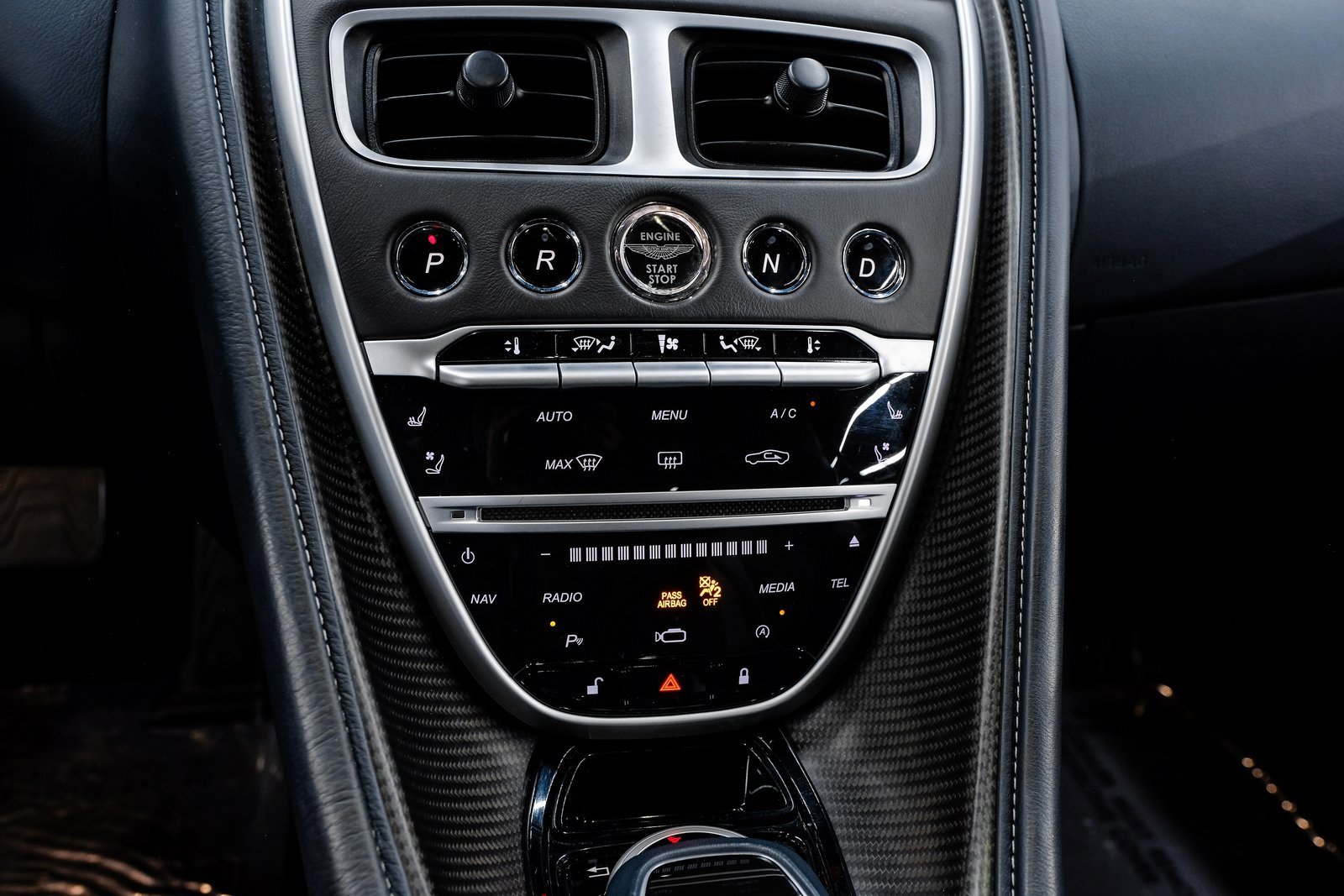 Used 2018 Aston Martin DB11 V12 image 34