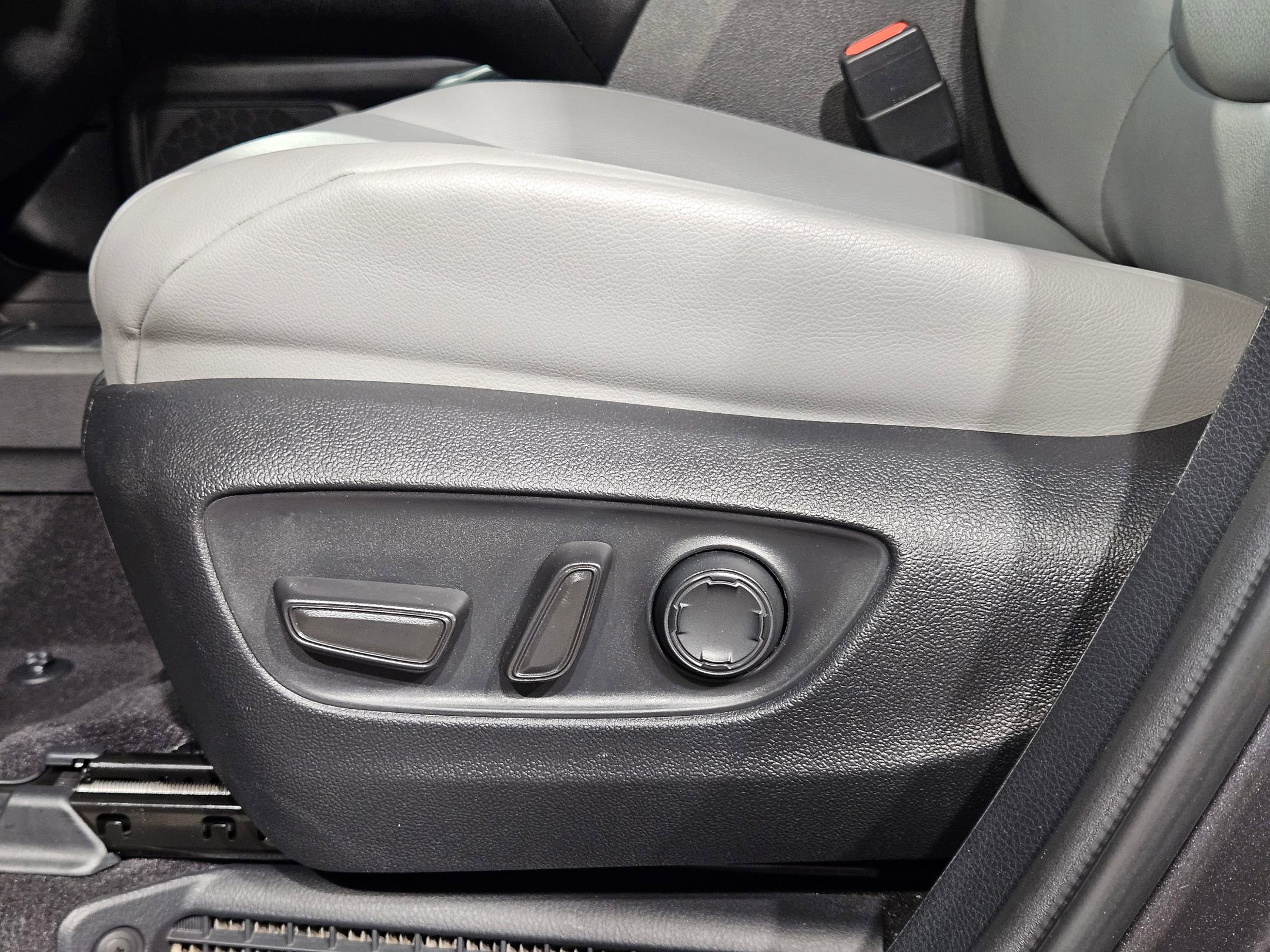 Certified 2025 Toyota Sienna XLE image 23