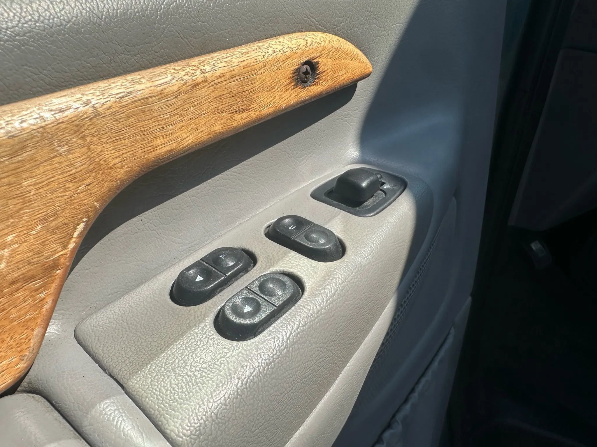 Used 1997 Ford E-150 and Econoline 150 image 12