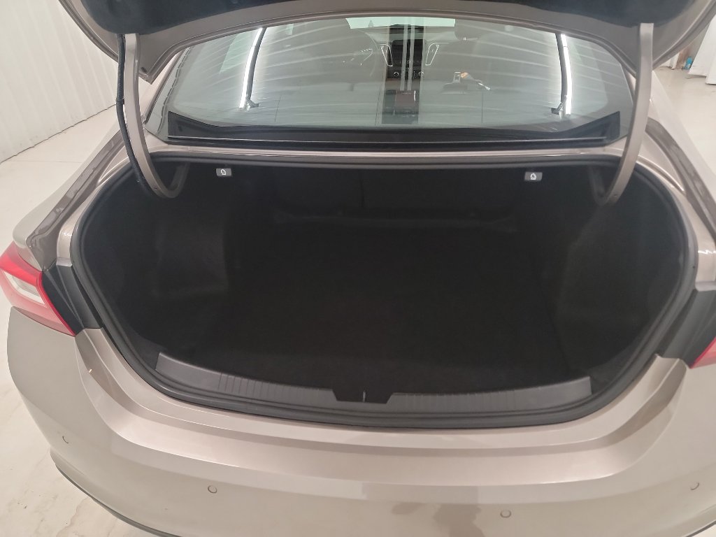 Used 2025 Chevrolet Malibu LT image 14