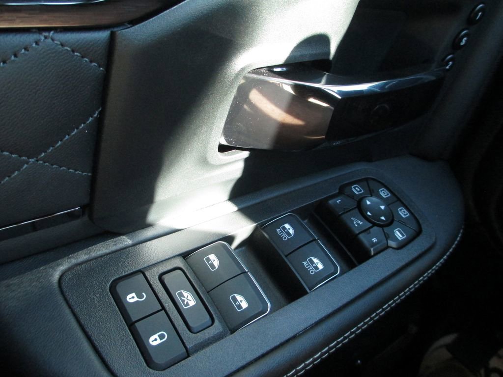 Used 2026 RAM 2500 Limited AWD/4WD image 35