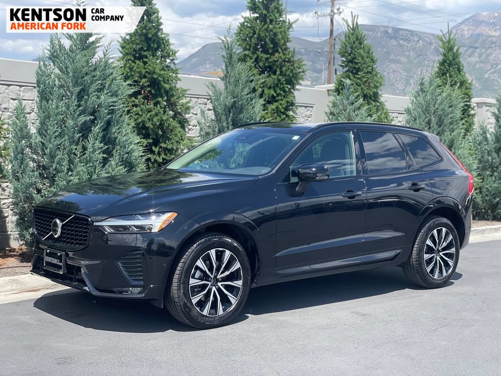 Used 2025 Volvo XC60 B5 Plus AWD/4WD image 4