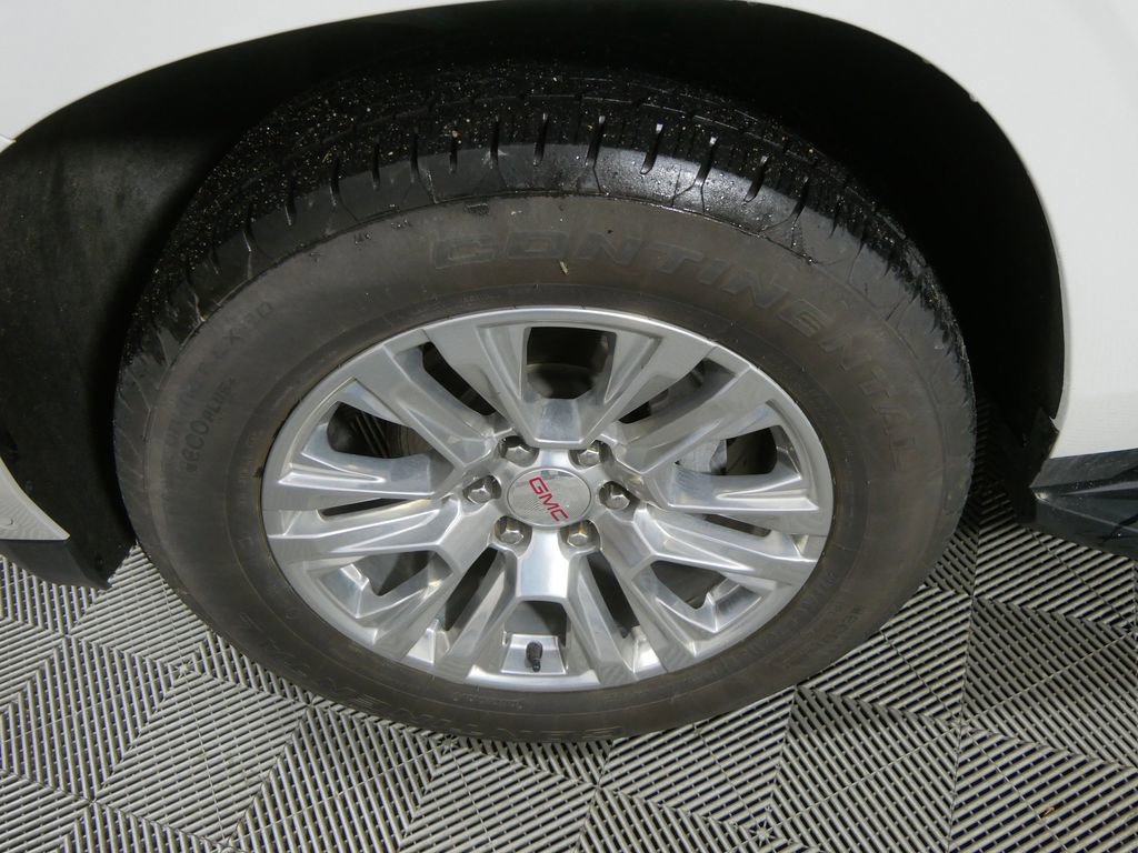 Used 2024 GMC Yukon Denali w/ Advanced Technology Package AWD/4WD image 11