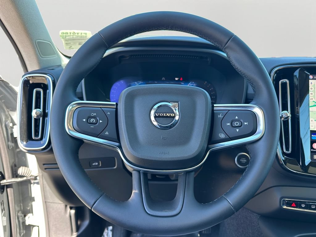 Used 2025 Volvo XC40 B5 Core AWD/4WD image 16