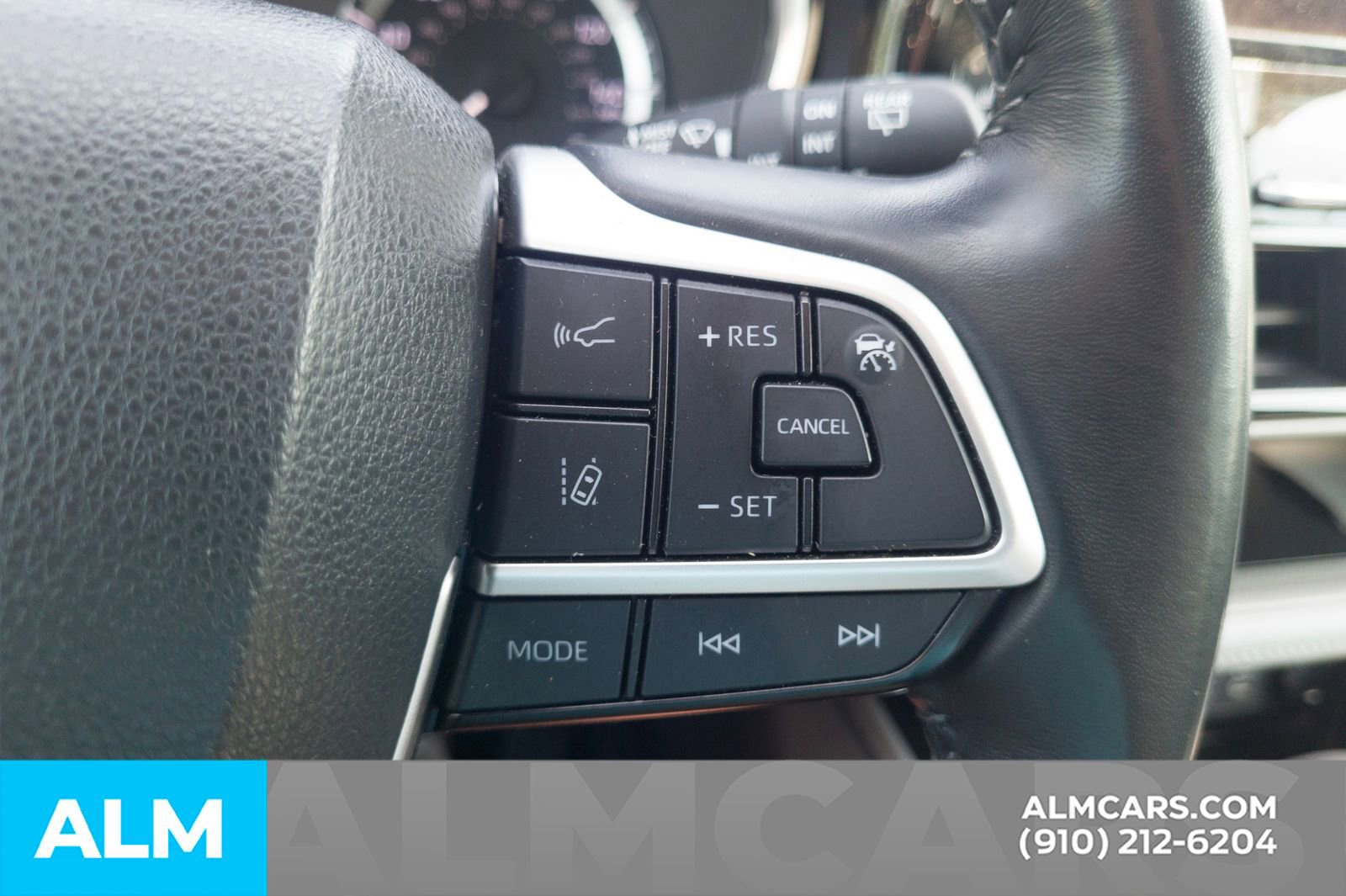 Used 2023 Toyota Highlander XLE AWD/4WD image 11
