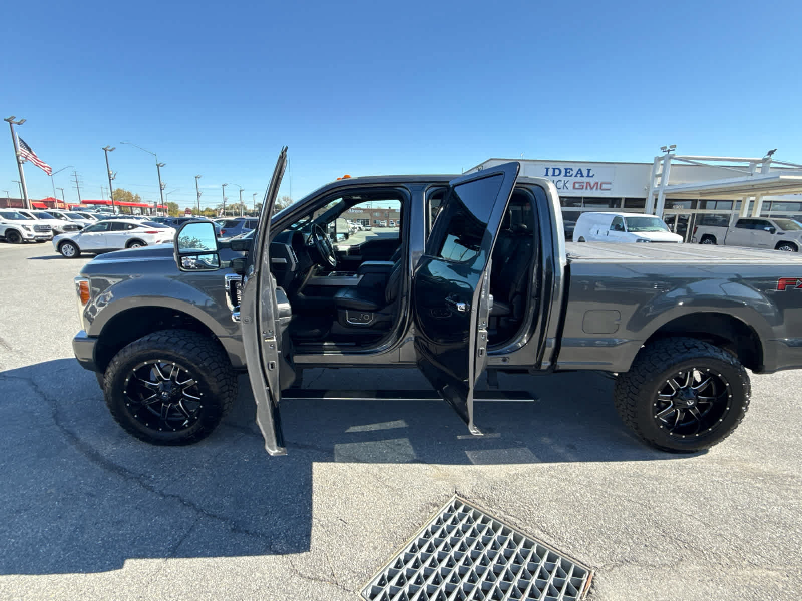 Used 2017 Ford F250 Platinum w/ Platinum Ultimate Package AWD/4WD image 46