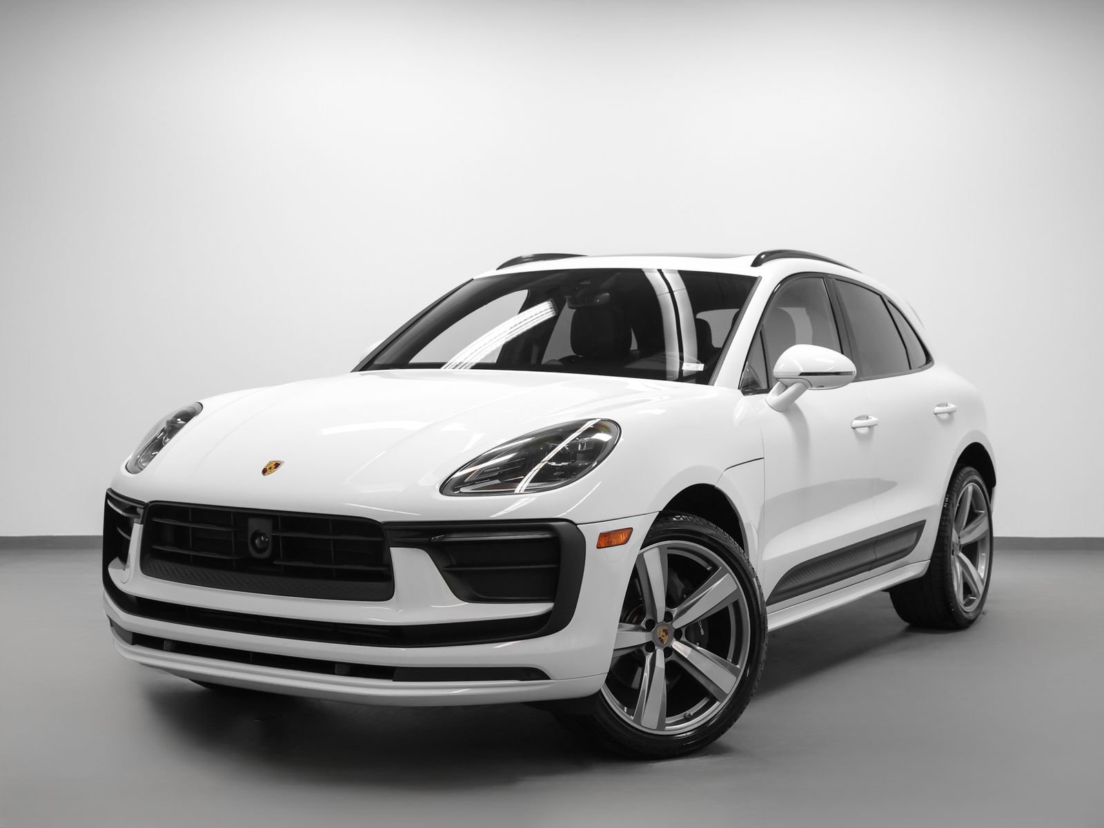 Certified 2023 Porsche Macan image 1