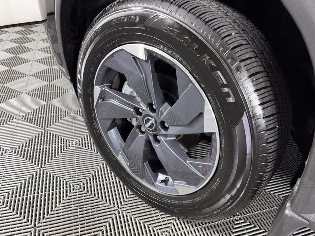 Certified 2026 Nissan Rogue SV FWD image 13