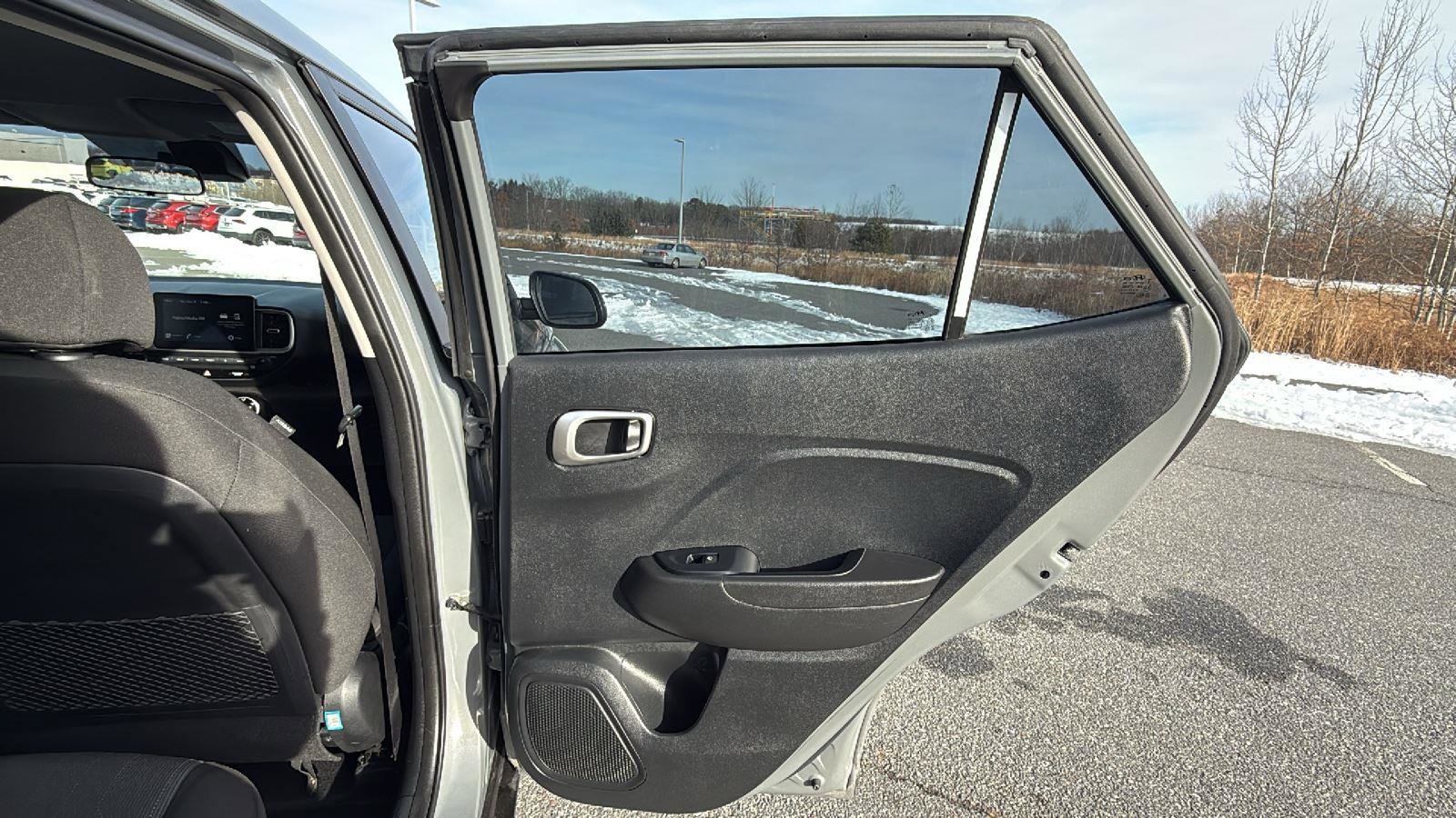 Used 2021 Hyundai Venue SE image 18