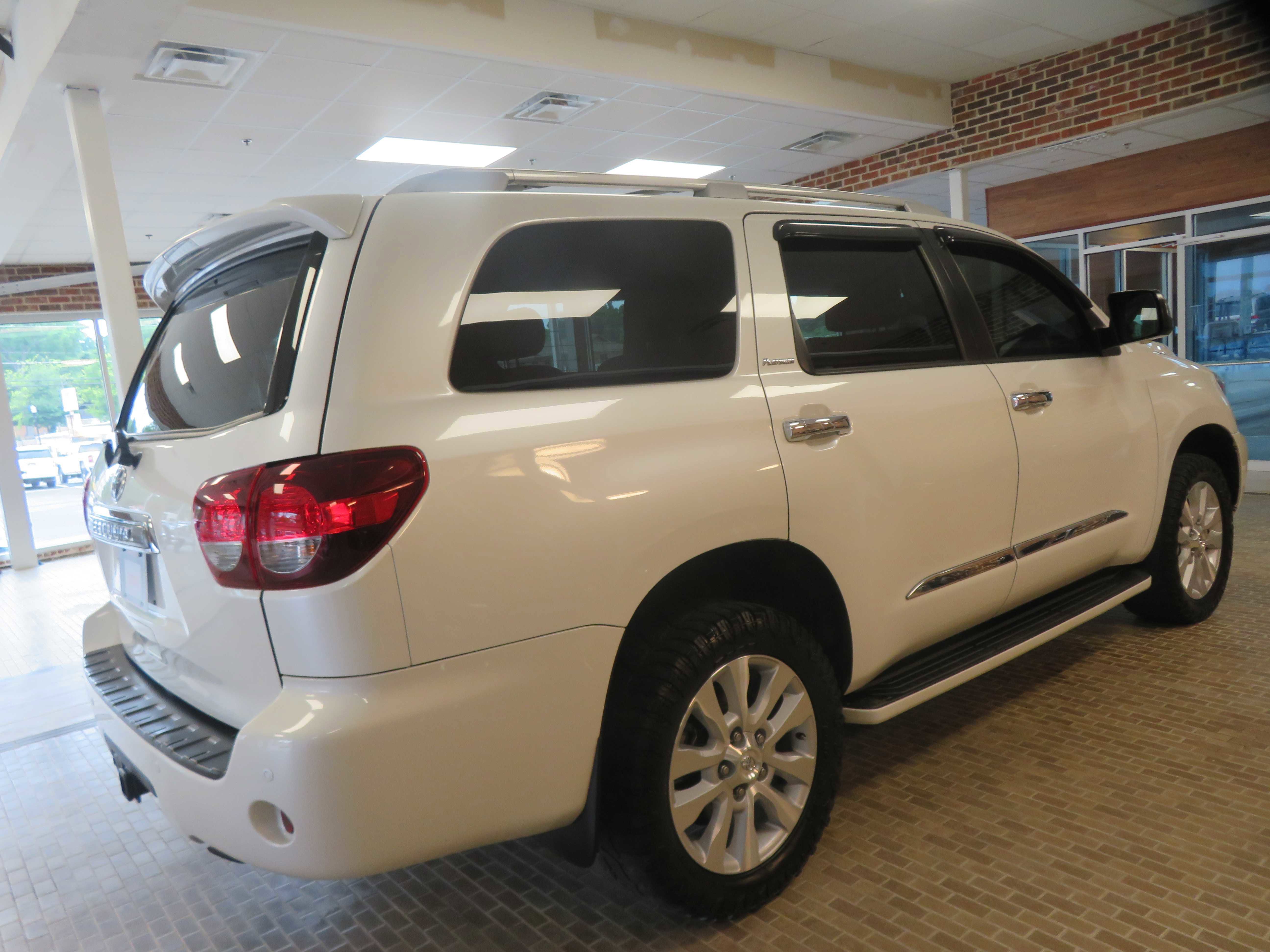 Used 2018 Toyota Sequoia Platinum AWD/4WD image 5